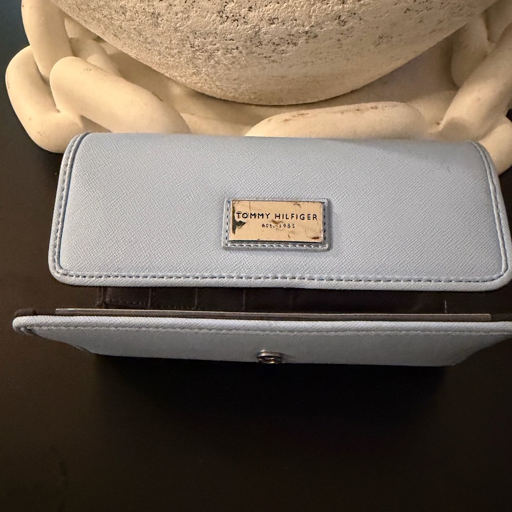 Tommy Hilfiger Light Blue Saffiano Wallet with Logo Plaque